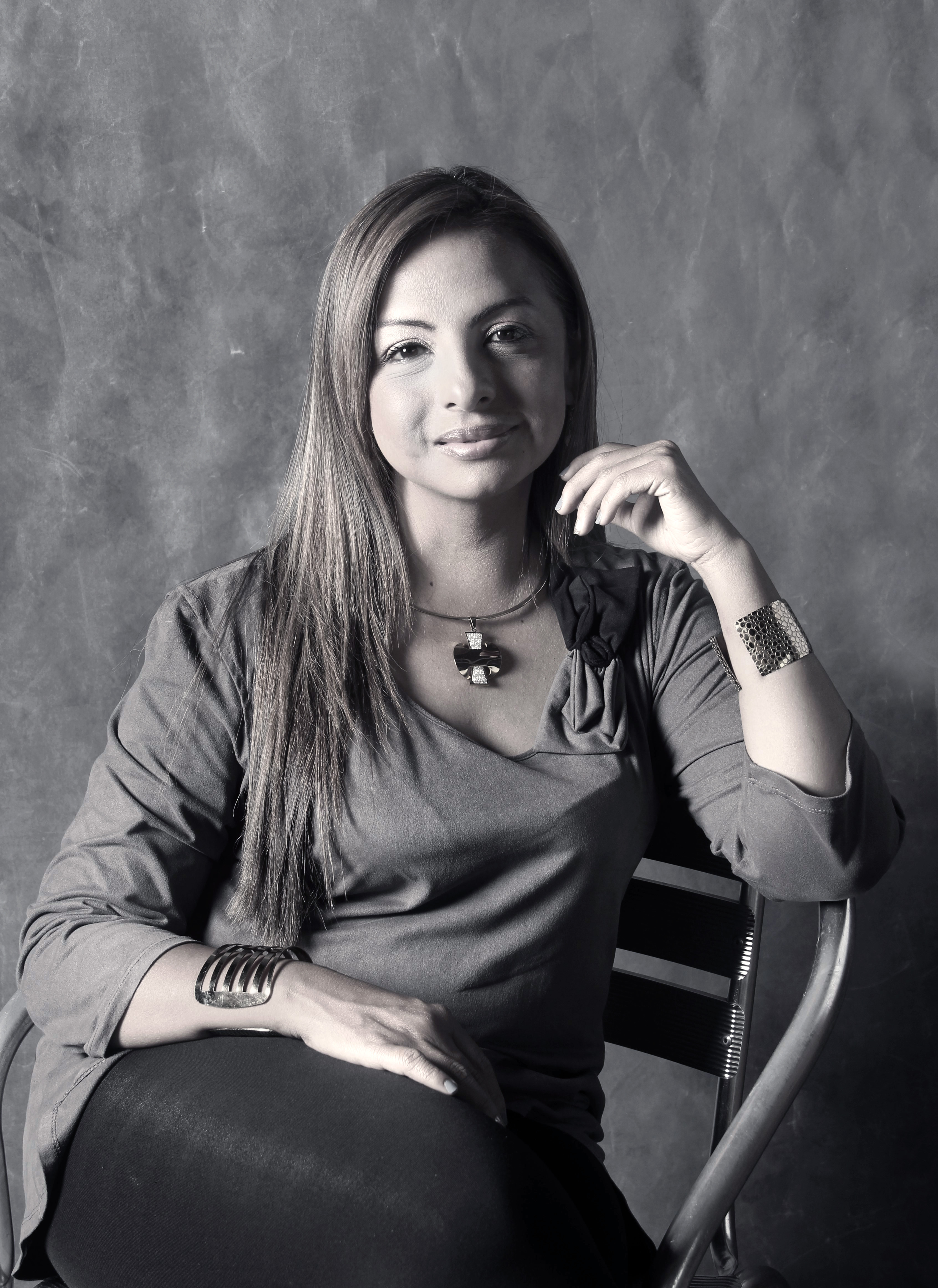 Sonia Amado — Abogada y Consultora Financiera